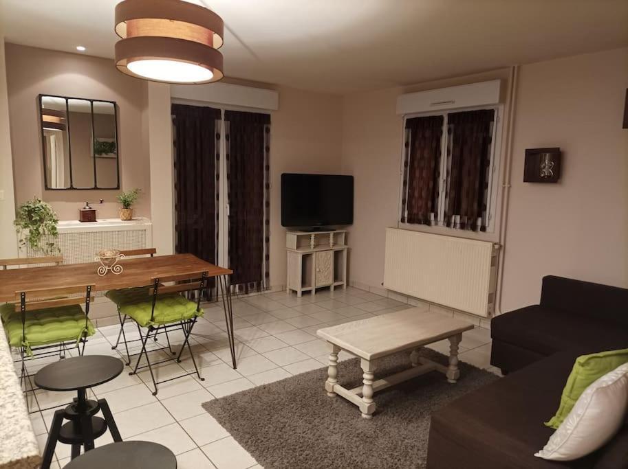 Ecully, Appartement Au Calme De 50M². 외부 사진